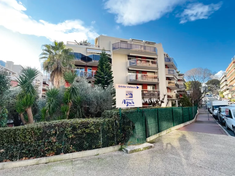 residence entree parking seniors azur